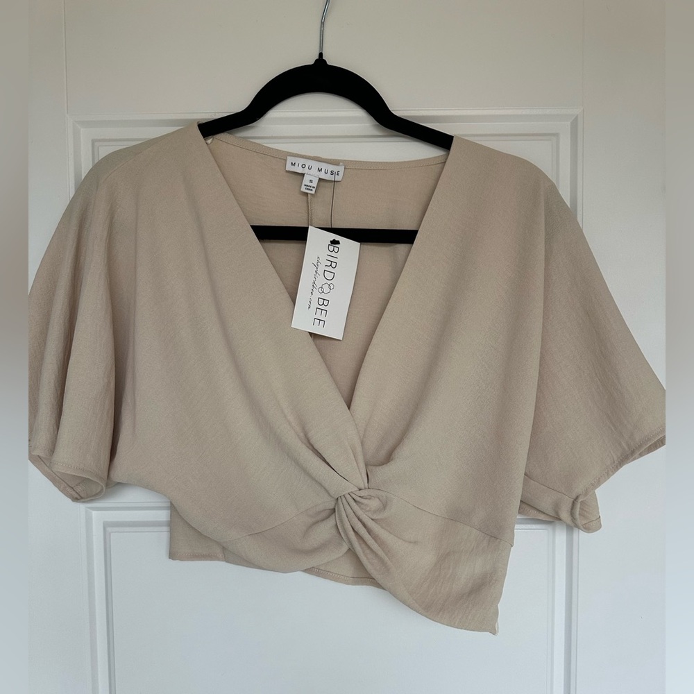 New With Tags Miou Muse Women's Beige Knot Front Crop Top